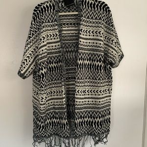 Harlowe & Graham, black and white tribal print sweater OS